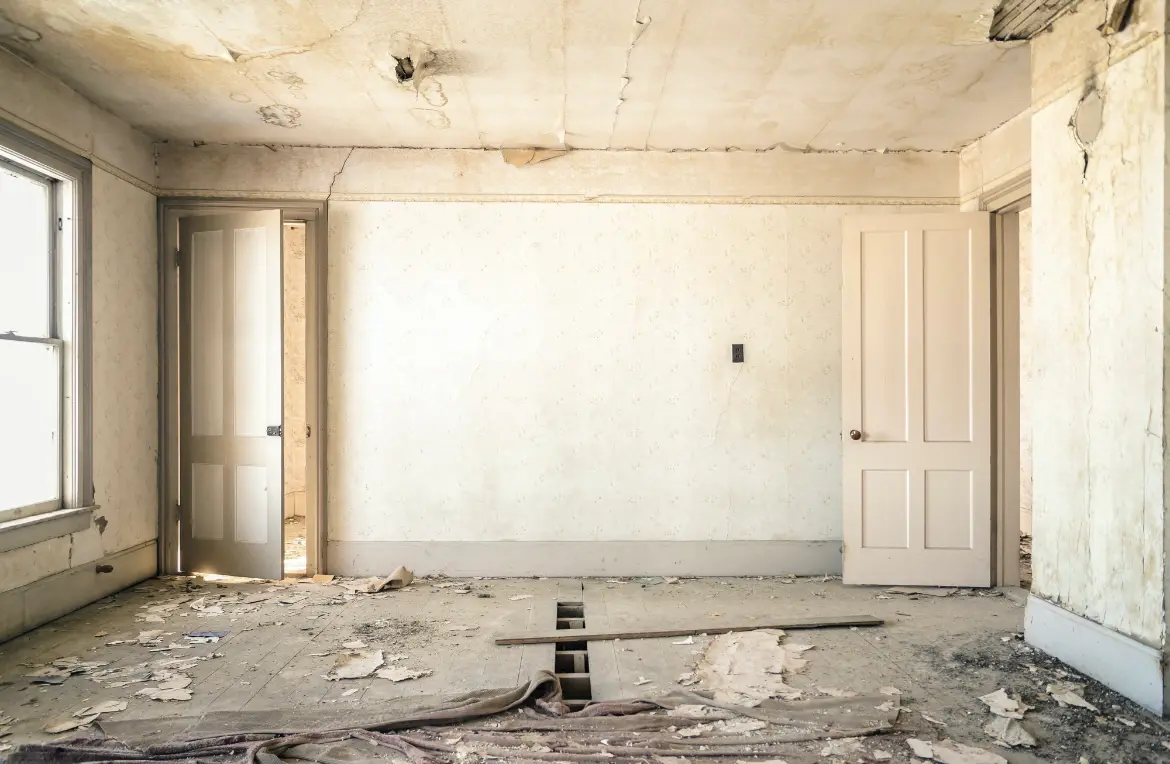 Waste disposal crew managing a cleanout project in Natchez